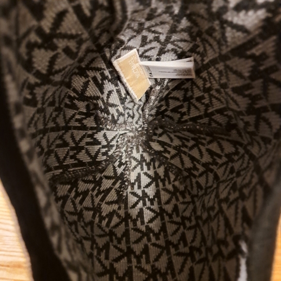 NWOT Michael Kors Black & Grey Casual Preppy Hat & Scarf Wrap Set - Picture 7 of 9